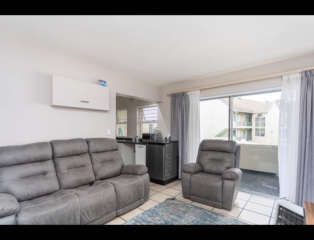 3 BEDROOM APARTMENT RENTED IN DURBANVILLE CENTRAL